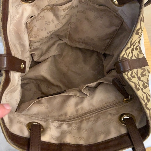 Michael Kors Jet Set Grab Tan and Brown Logo Hobo Tote - Picture 15 of 16